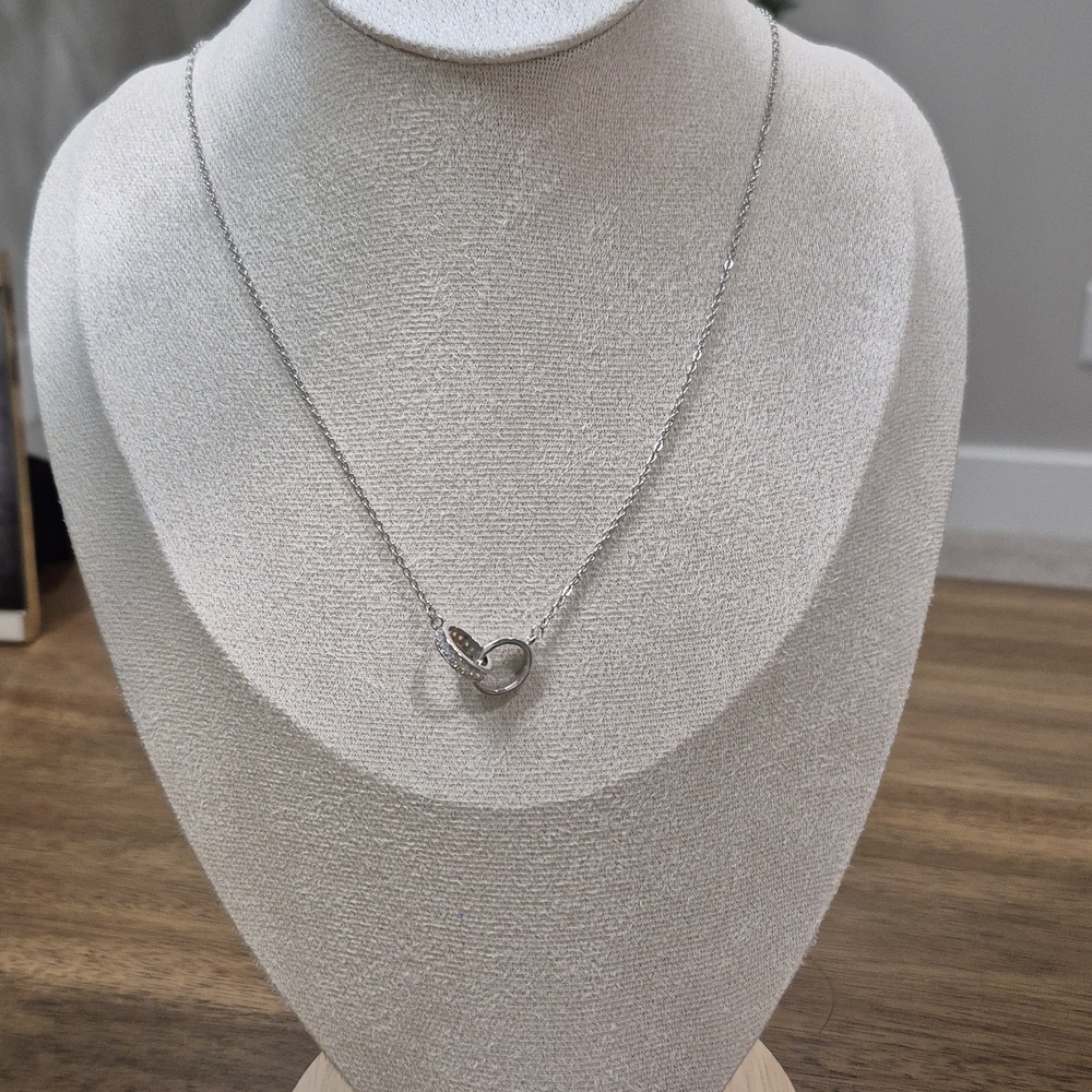 Elegant Silver Circle Necklace
